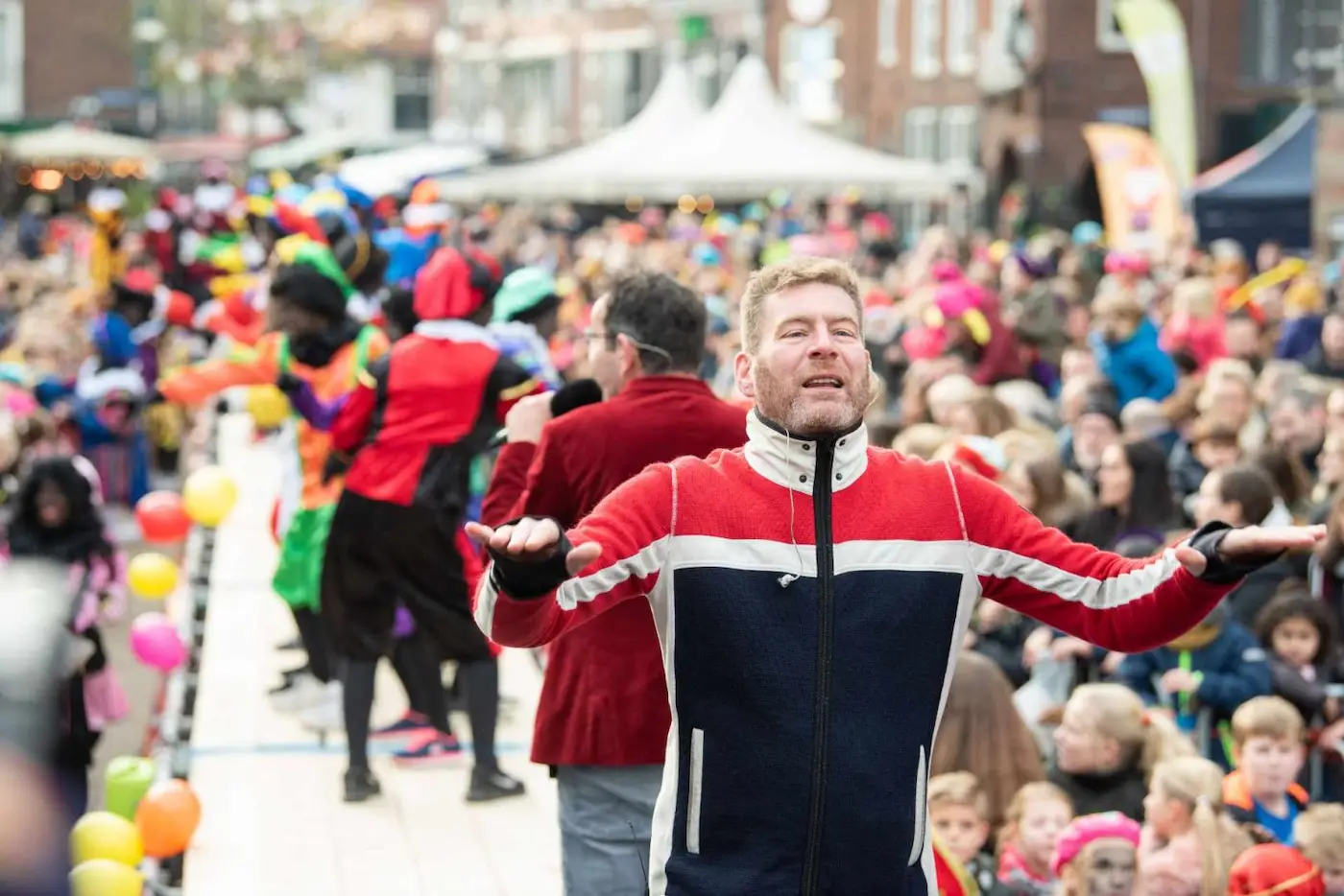 Cees tijdens intocht Sinterklaas met Warboel.